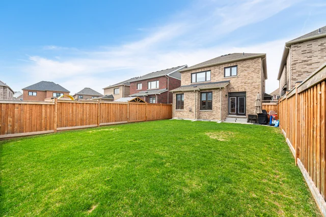 112 Bartram Crescent, Bradford - photo 48