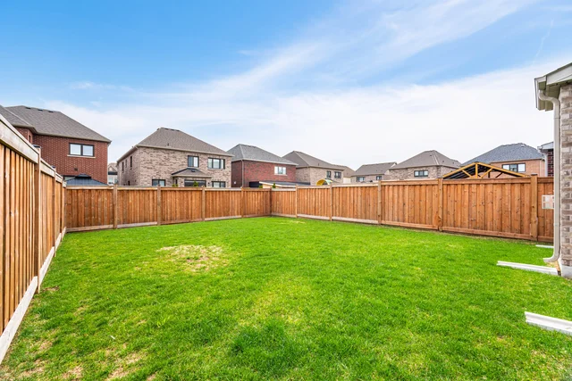 112 Bartram Crescent, Bradford - photo 49
