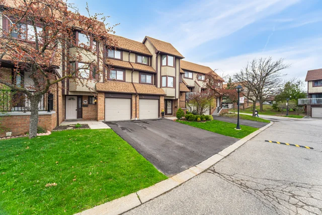 #54-6780 Formentera Avenue, Mississauga - photo 2