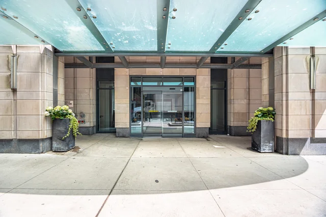 #2515-955 Bay Street, Toronto - photo 2