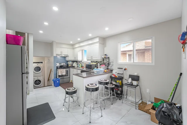 23 Merton Road, Brampton - photo 8