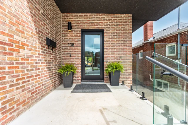 108 Sammon Avenue, East York - photo 7