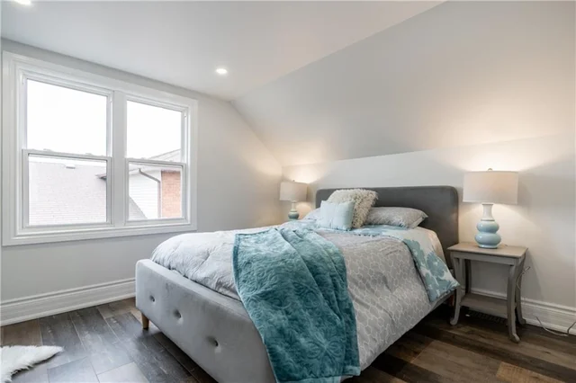 bedroom primary.jpg