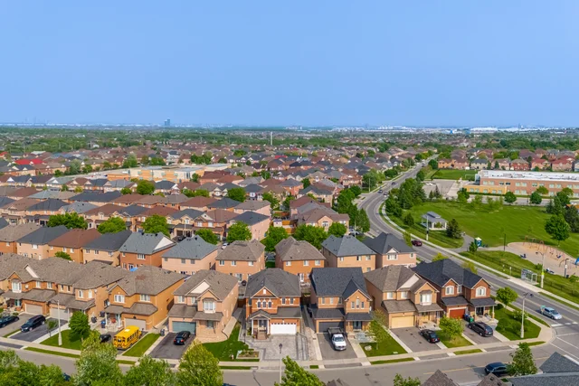 7 Klondike Trail, Brampton - photo 1