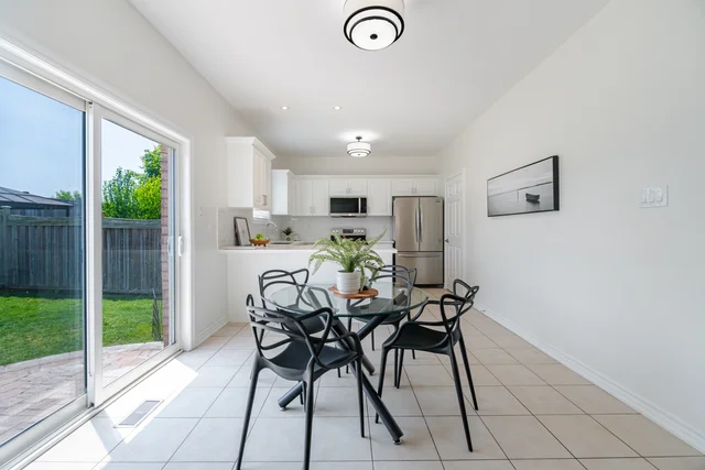 221 Ellis Crescent, Milton - photo 17