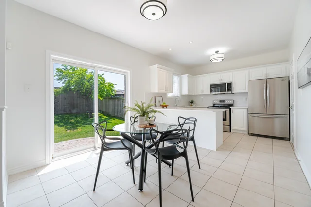 221 Ellis Crescent, Milton - photo 18
