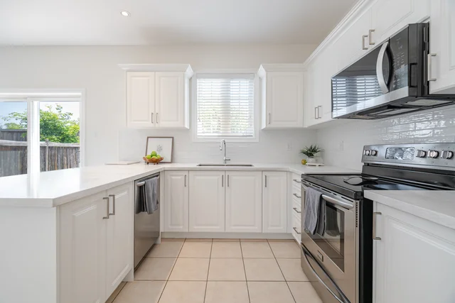 221 Ellis Crescent, Milton - photo 22