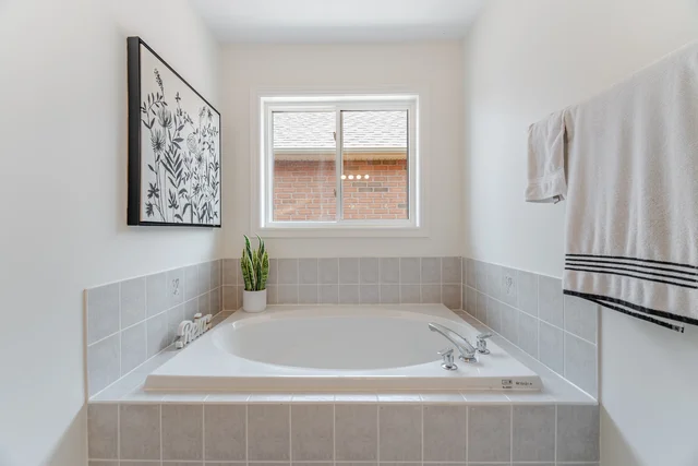 221 Ellis Crescent, Milton - photo 33