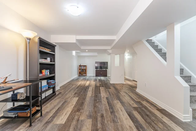 221 Ellis Crescent, Milton - photo 45