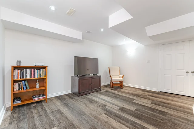 221 Ellis Crescent, Milton - photo 47
