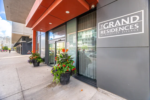 #4605-4070 Confederation Parkway, Mississauga - photo 2