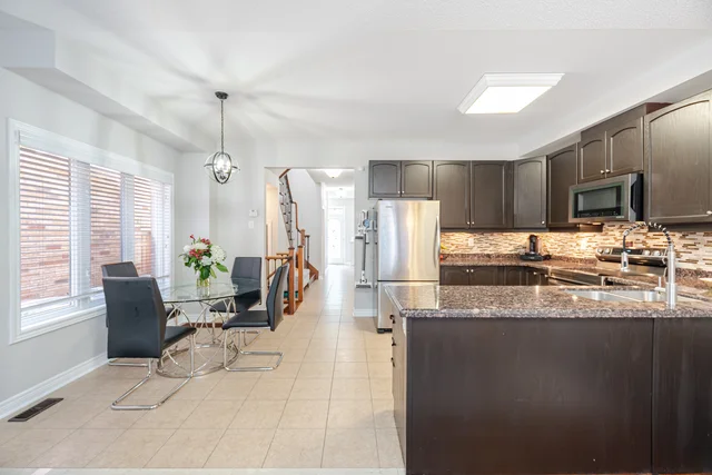 28 Versailles Crescent, Brampton - photo 18