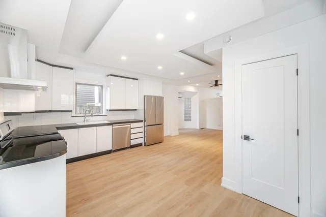 #2-23 Maria Street, Toronto - photo 4