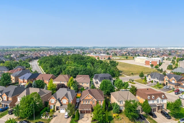 6 Hugo Road, Brampton - photo 2