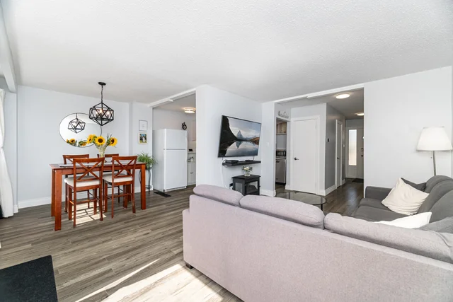 552 Pinedale Avenue, Burlington - photo 15