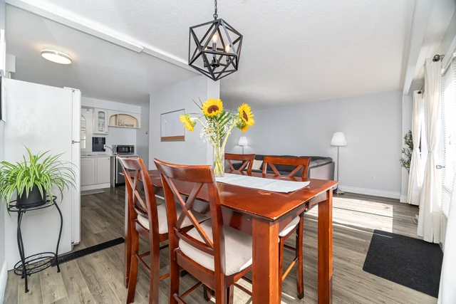552 Pinedale Avenue, Burlington - photo 18