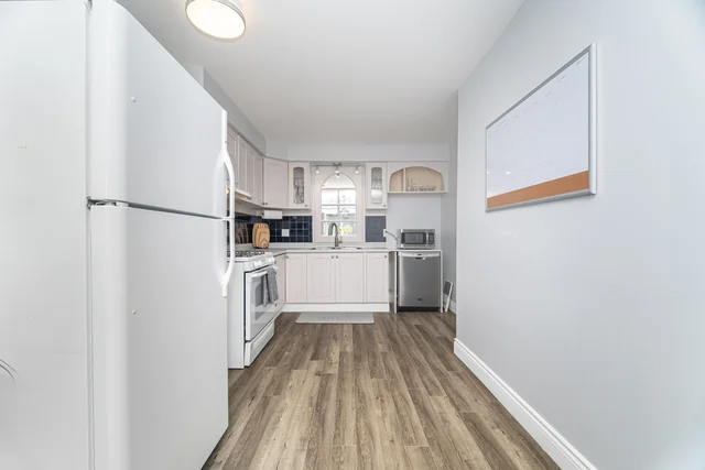 552 Pinedale Avenue, Burlington - photo 21