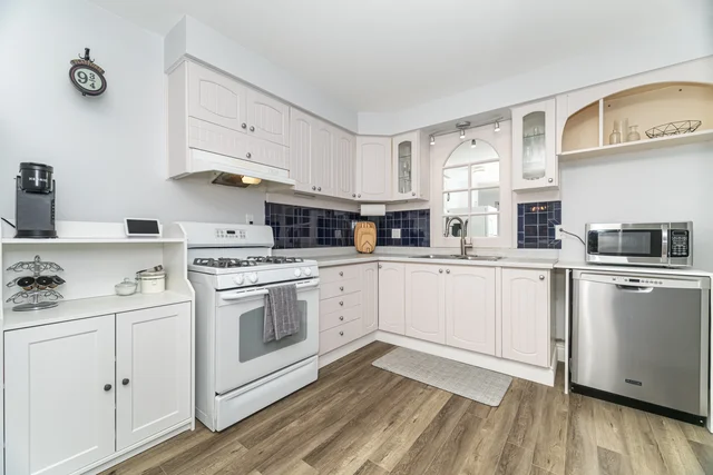 552 Pinedale Avenue, Burlington - photo 23