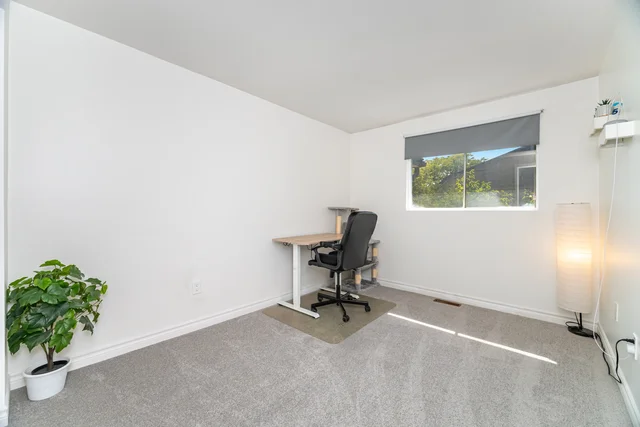 552 Pinedale Avenue, Burlington - photo 33