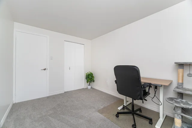 552 Pinedale Avenue, Burlington - photo 34