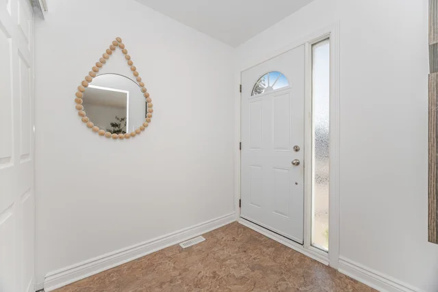 125 Hollyberry Trail, North York - photo 3