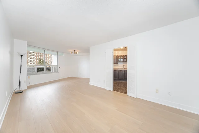 #301-5 Shady Golfway, North York - photo 8