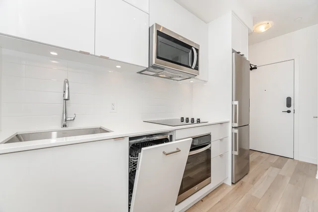 #413E-70 Princess Street, Toronto - photo 9