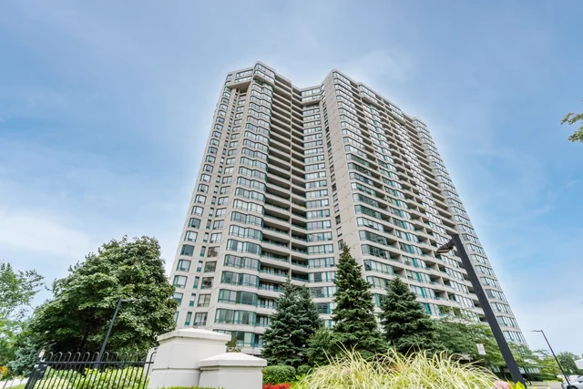 #1511-550 Webb Drive, Mississauga - photo 1