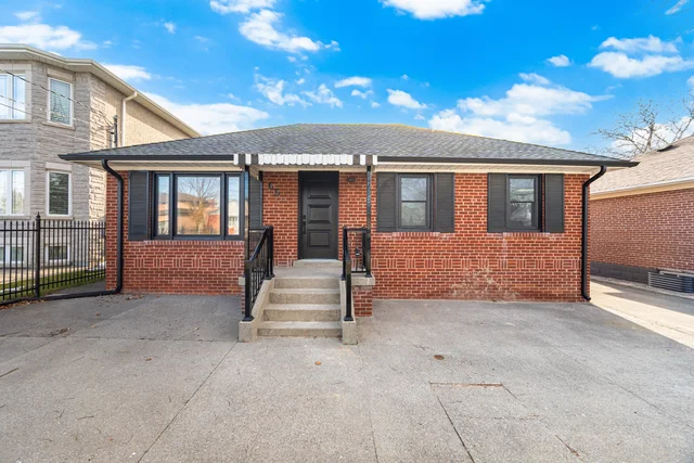 65 Cuffley Crescent North, North York - photo 1