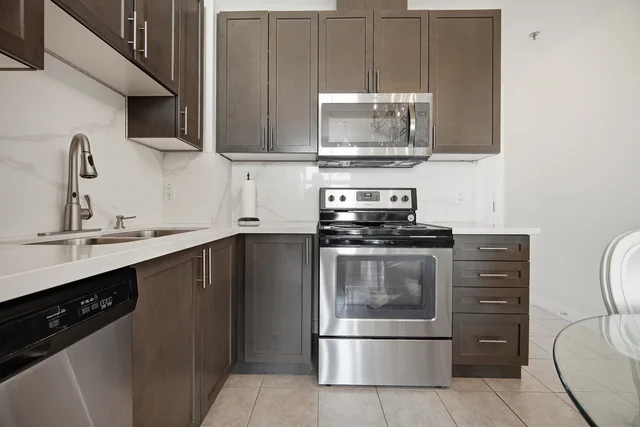 #811-2486 Old Bronte Road, Oakville - photo 9