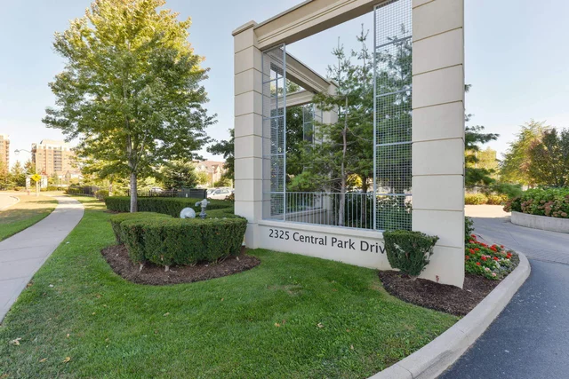 #802-2325 Central Park Drive, Oakville - photo 1