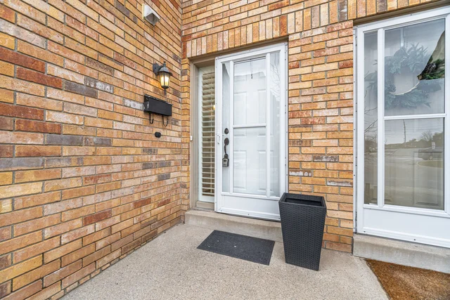 #6-2015 Cleaver Avenue, Burlington - photo 5