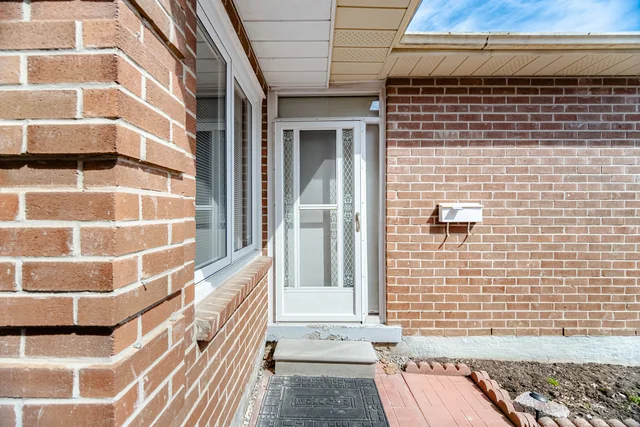 11 Sheringham Street, Brampton - photo 8