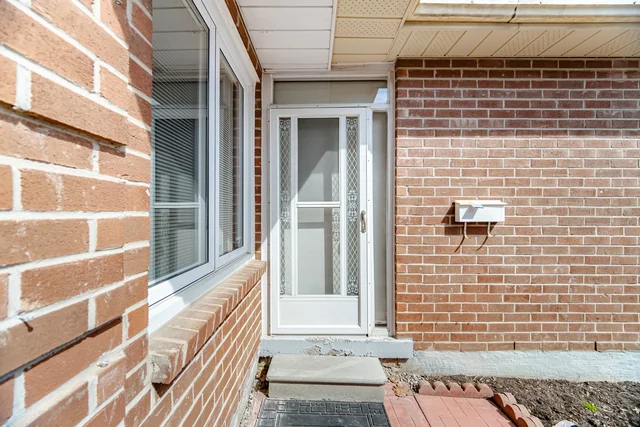 11 Sheringham Street, Brampton - photo 9