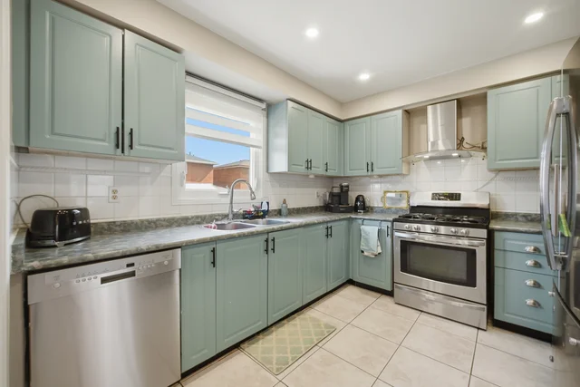 10 Burnhope Drive, Brampton - photo 16