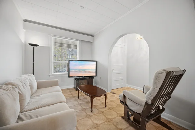 102 Bartlett Avenue, Toronto - photo 9
