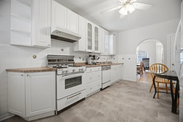 102 Bartlett Avenue, Toronto - photo 17