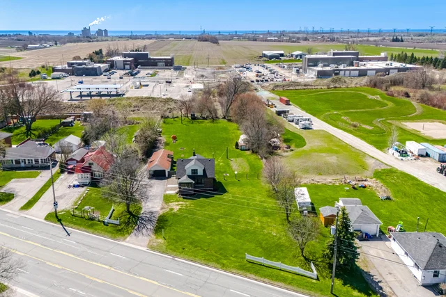 2203 Highway 2, Bowmanville - photo 1