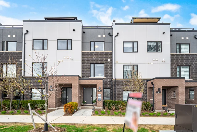 #6-348 Wheatboom Drive, Oakville - photo 1