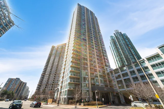#402-225 Webb Drive, Mississauga - photo 1