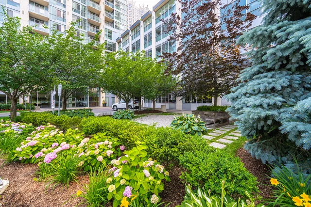 #402-225 Webb Drive, Mississauga - photo 3