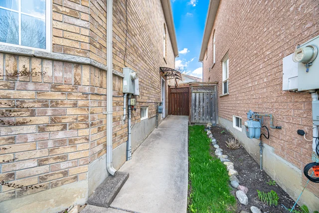 185 Red Maple Road, Richmond Hill - photo 8
