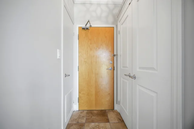 459 Kerr Street #305, Oakville - photo 4