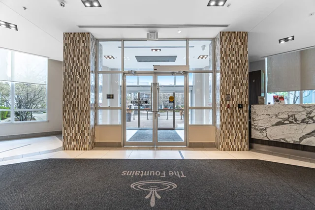 #612-85 North Park Road, Thornhill - photo 4
