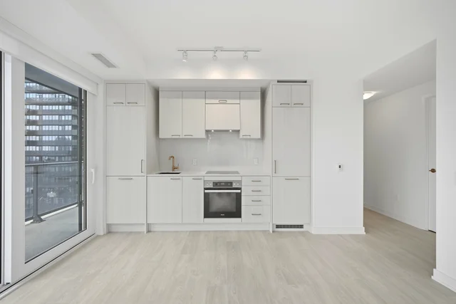 #2409-634 Church Street, Toronto - photo 9