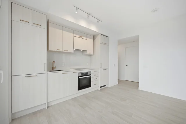 #2409-634 Church Street, Toronto - photo 10