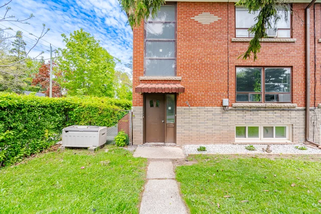 #3-203 Nelson Street, Oakville - photo 1