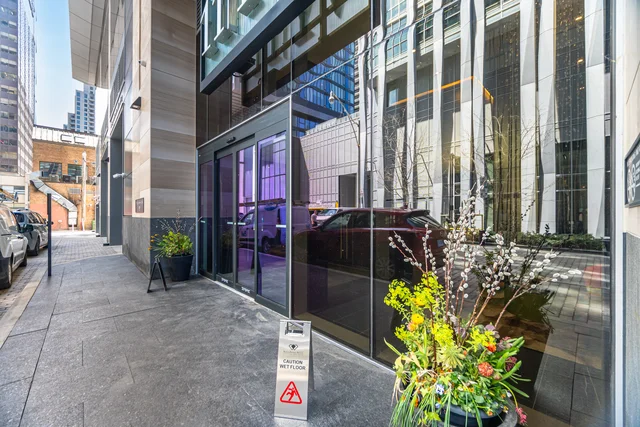 #3608-11 Yorkville Avenue, Toronto - photo 2