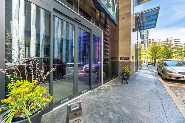 #3608-11 Yorkville Avenue, Toronto - photo 3