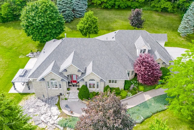 10 Valley Hill Drive, Caledon - photo 1